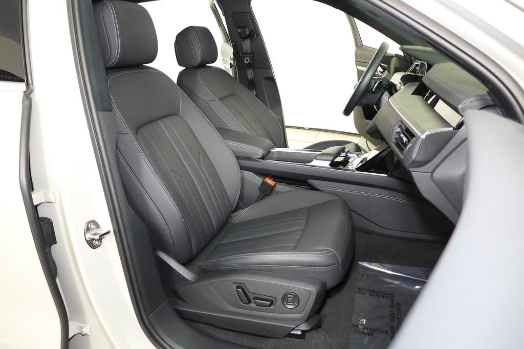 Vehicle image 19 of 30