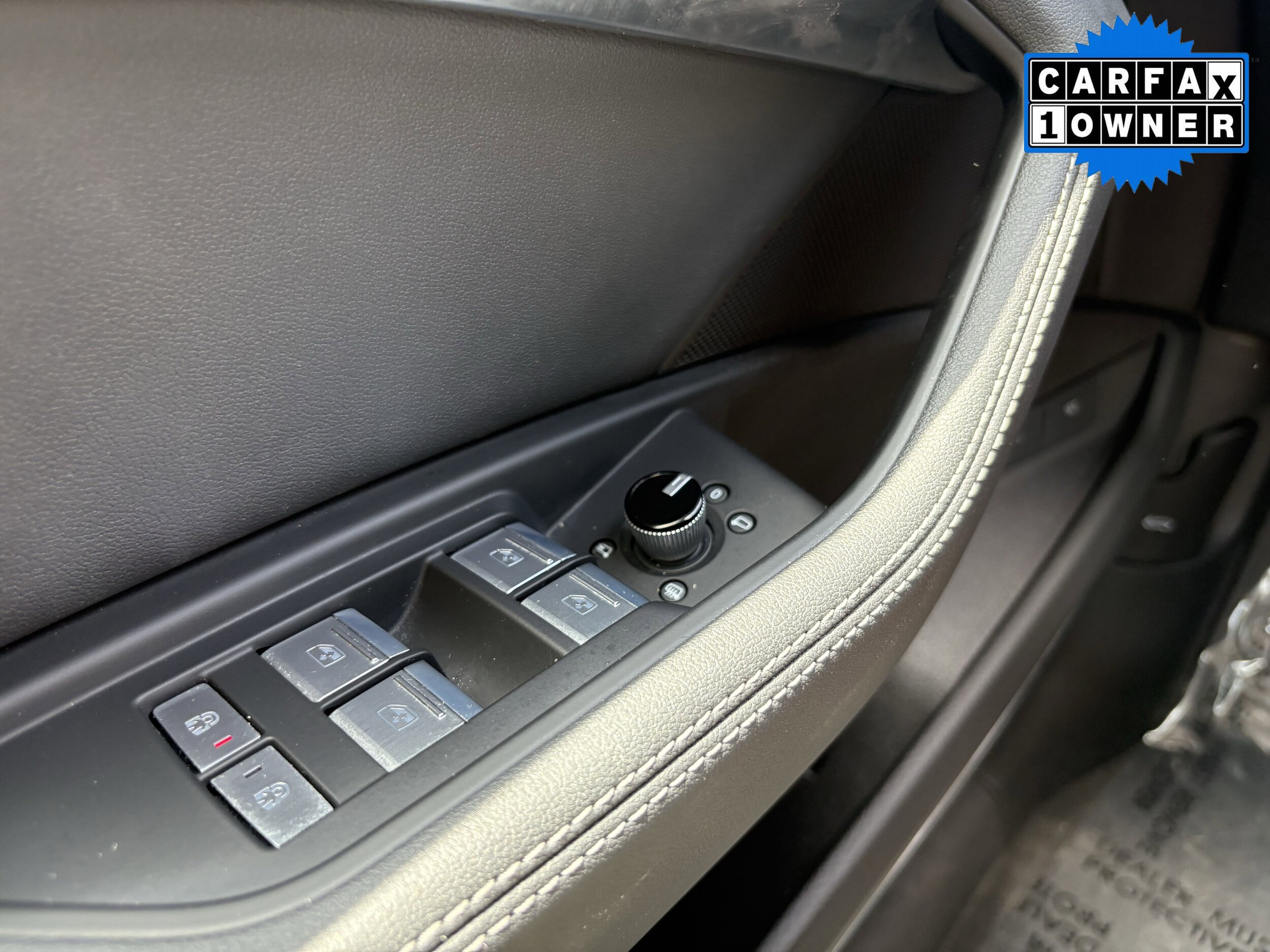 Vehicle image 26 of 34