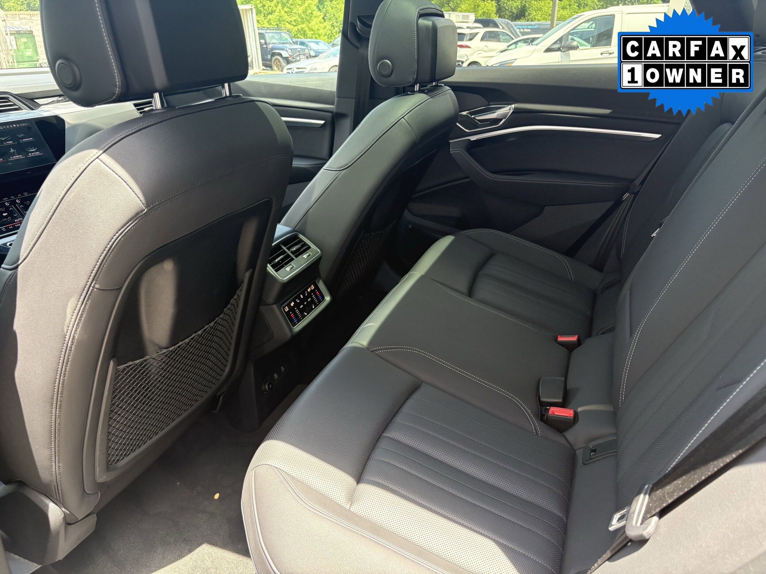 Vehicle image 14 of 34