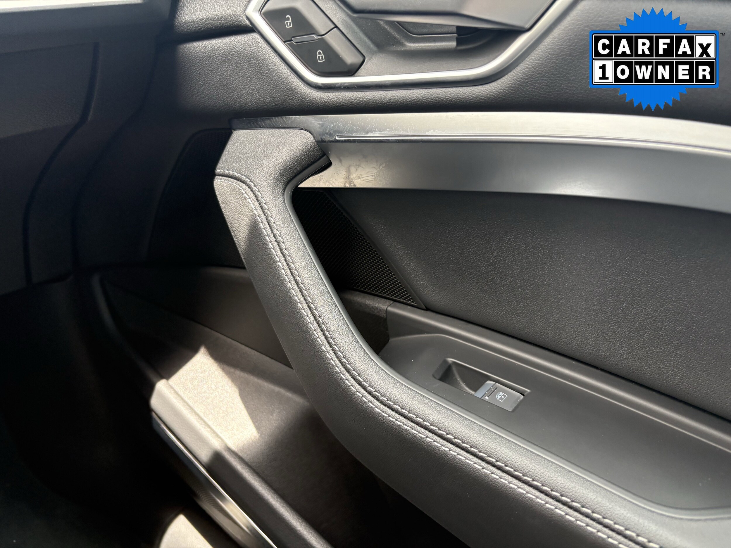 Vehicle image 29 of 34