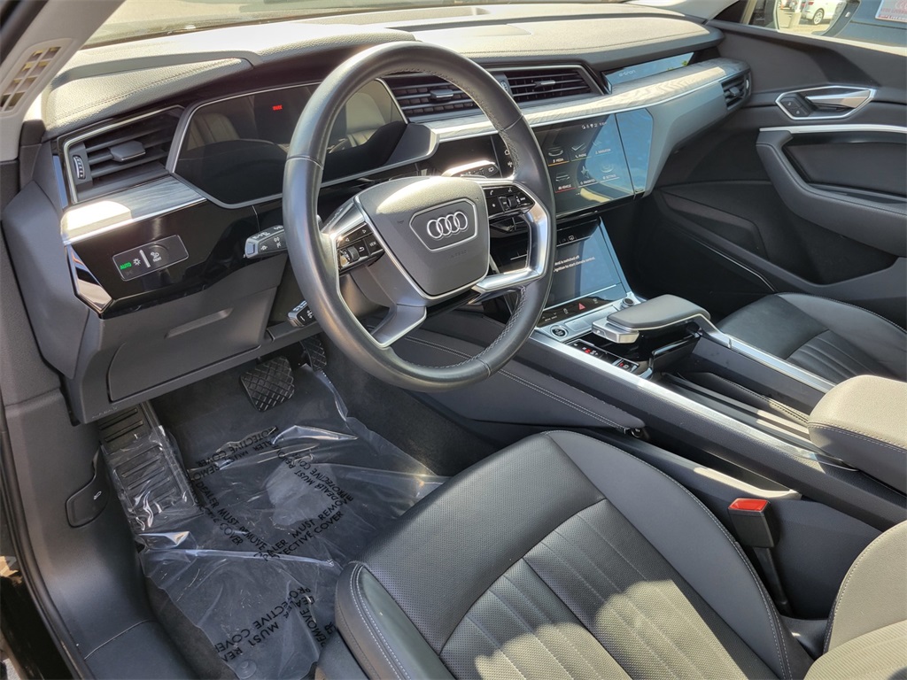 Vehicle image 10 of 27