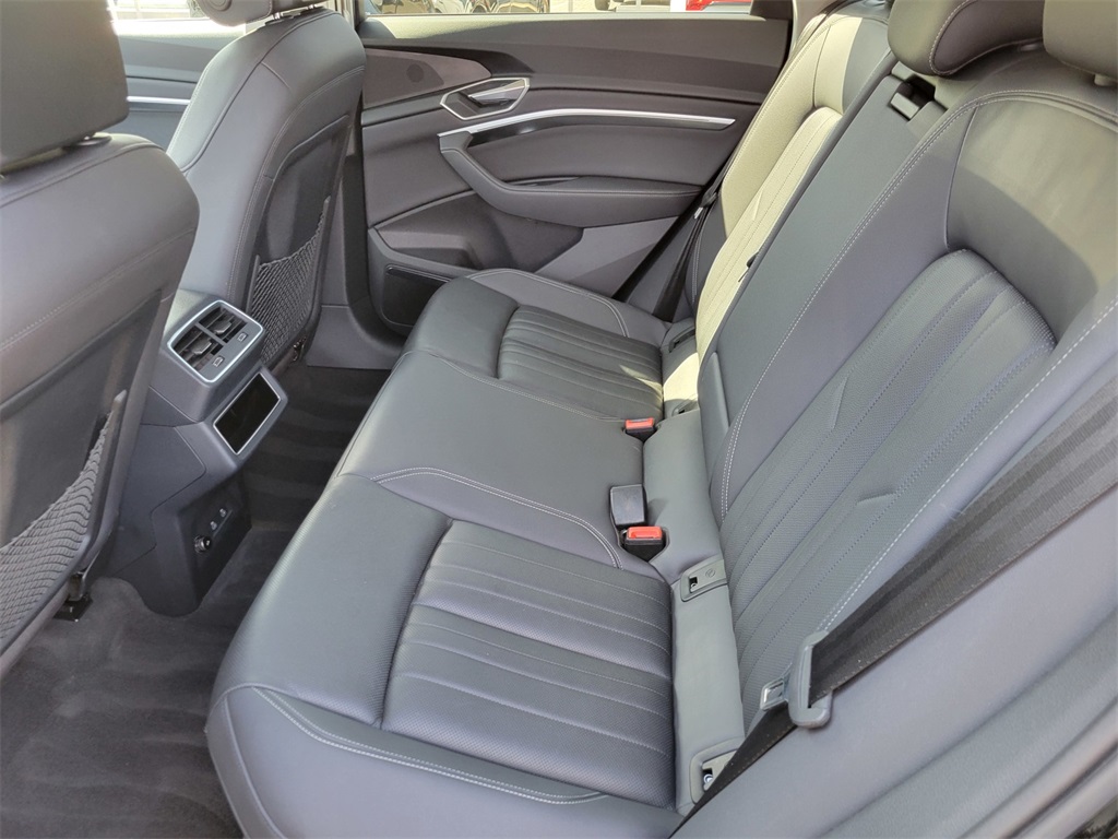 Vehicle image 12 of 27