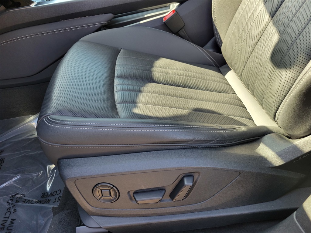 Vehicle image 17 of 27