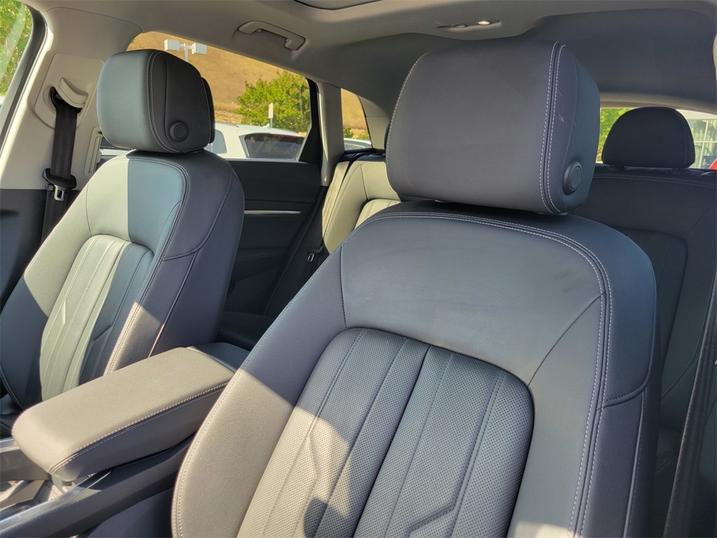 Vehicle image 16 of 27