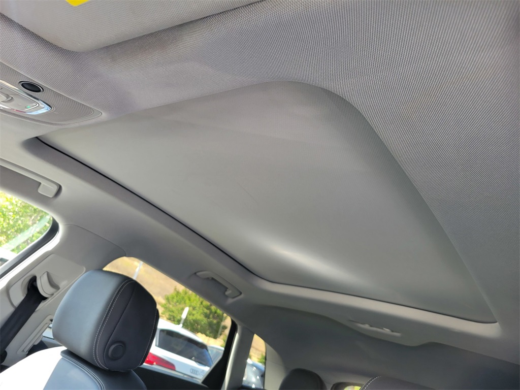 Vehicle image 11 of 27