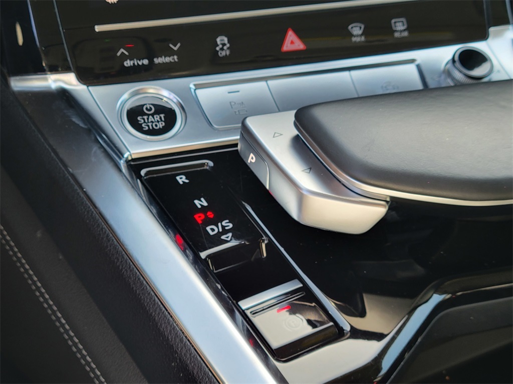 Vehicle image 21 of 27