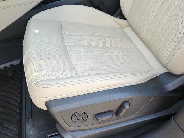 Vehicle image 19 of 27