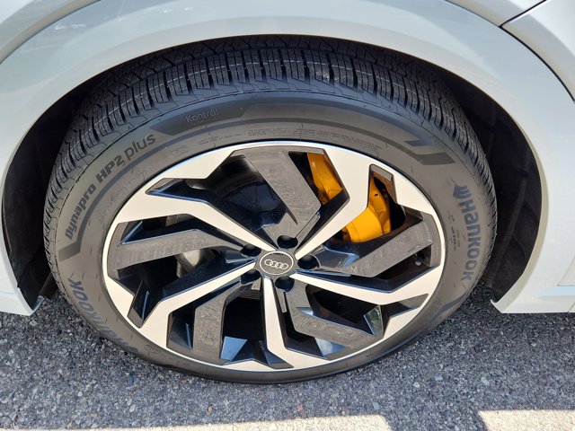 Vehicle image 8 of 27