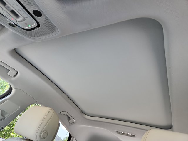 Vehicle image 23 of 27