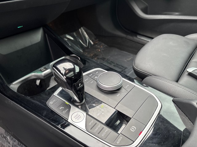 Vehicle image 17 of 23