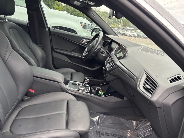 Vehicle image 11 of 23