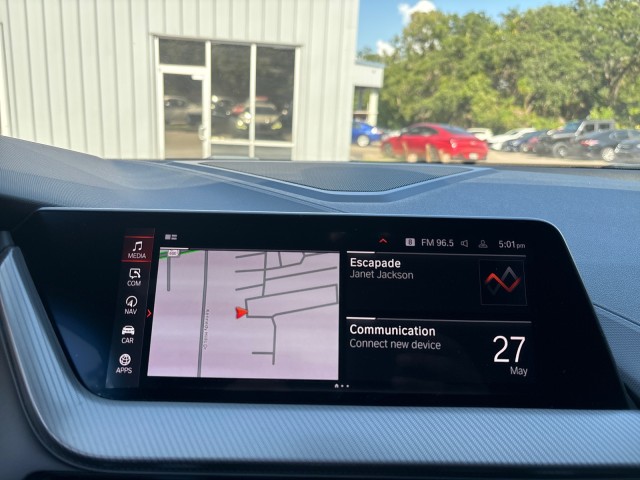 Vehicle image 21 of 23