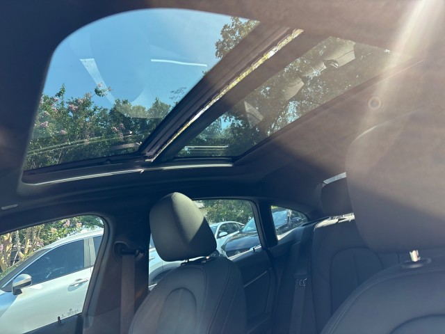 Vehicle image 14 of 23