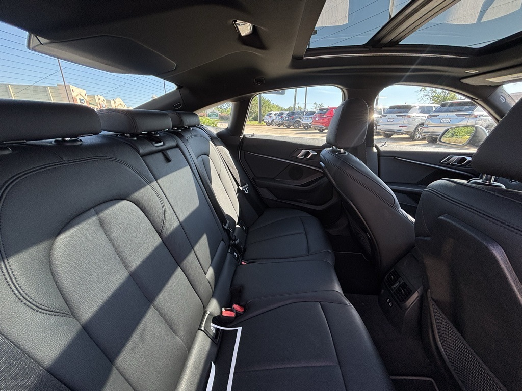 Vehicle image 10 of 25
