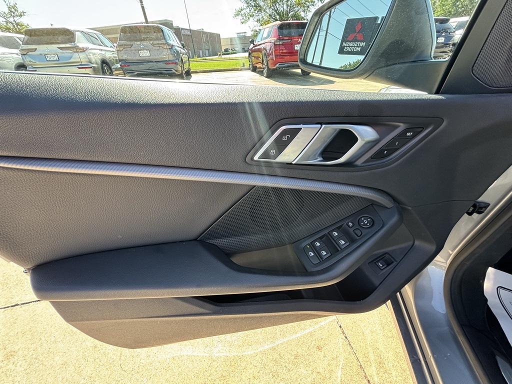 Vehicle image 22 of 25