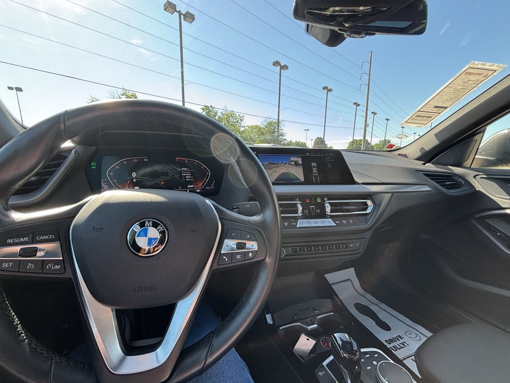 Vehicle image 14 of 25