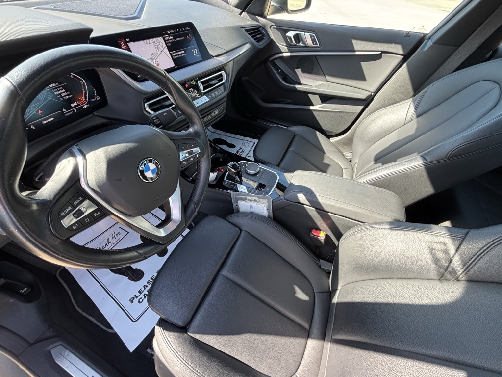 Vehicle image 17 of 25