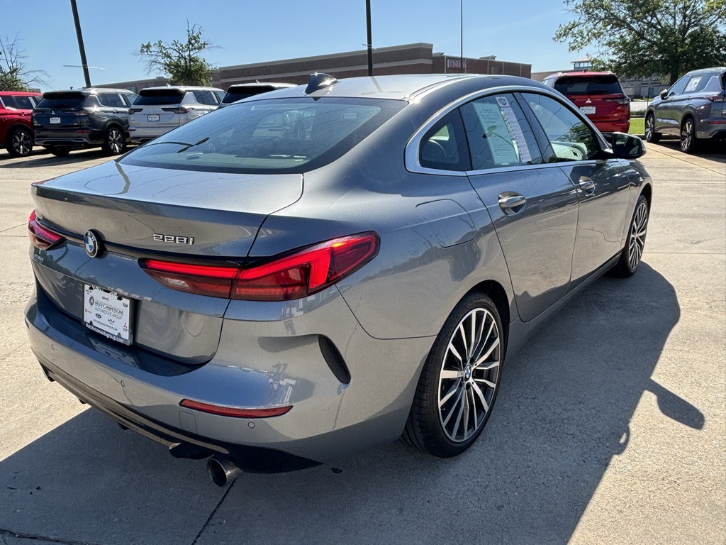 Vehicle image 4 of 25