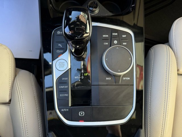 Vehicle image 12 of 15