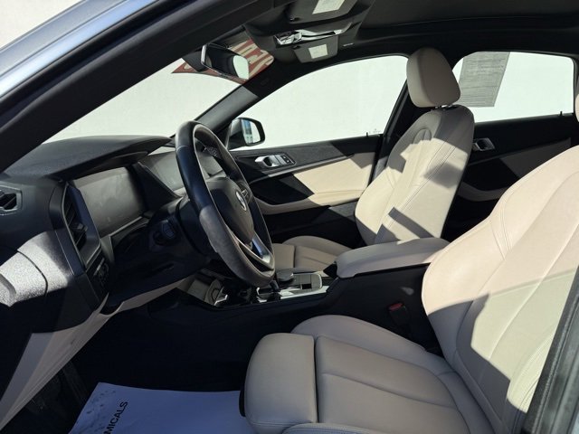 Vehicle image 10 of 15