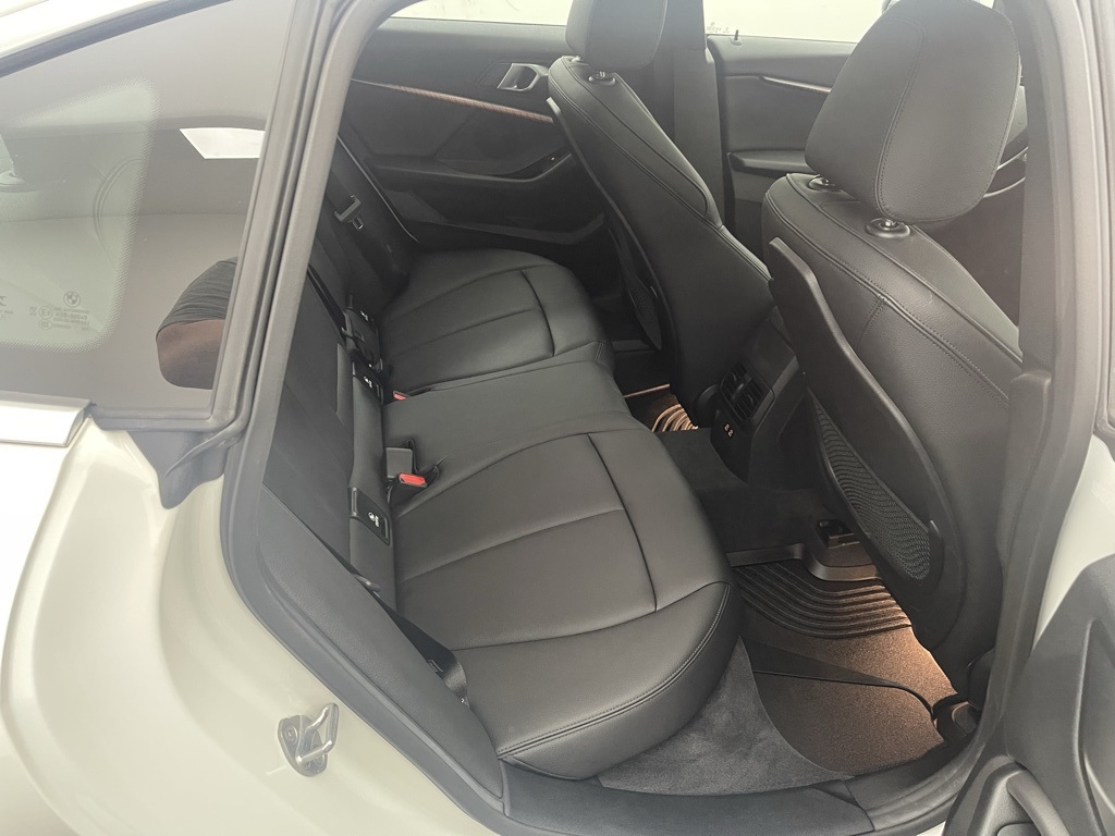 Vehicle image 11 of 33