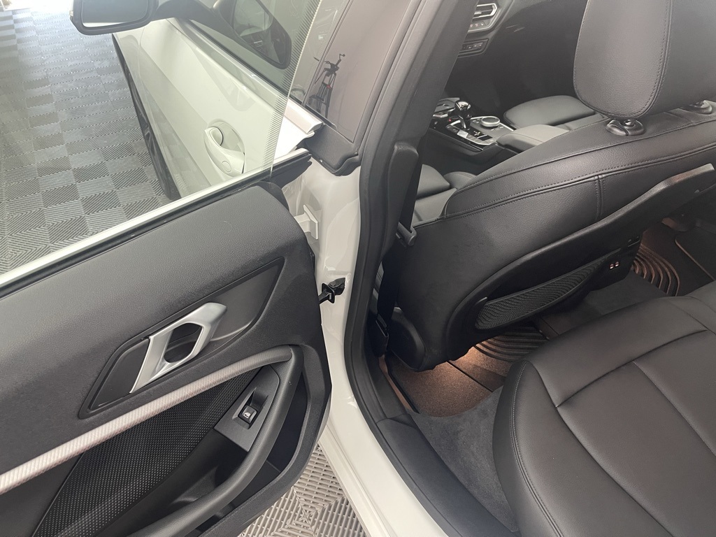 Vehicle image 14 of 33