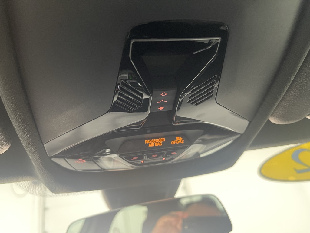 Vehicle image 28 of 33