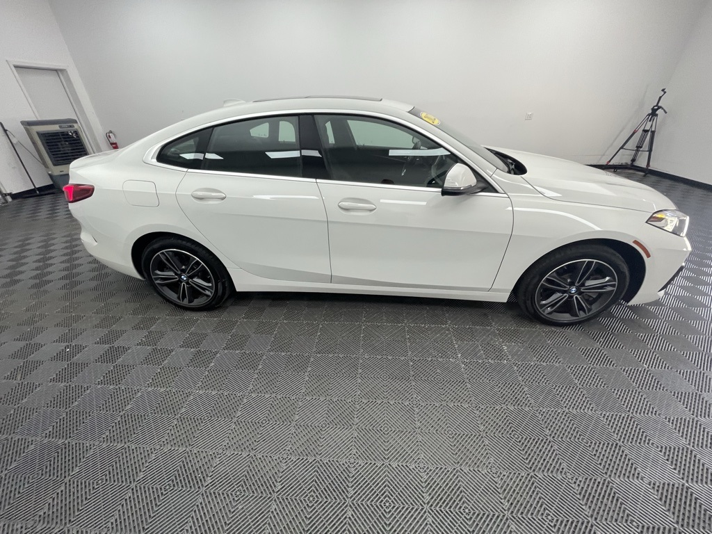 Vehicle image 4 of 33