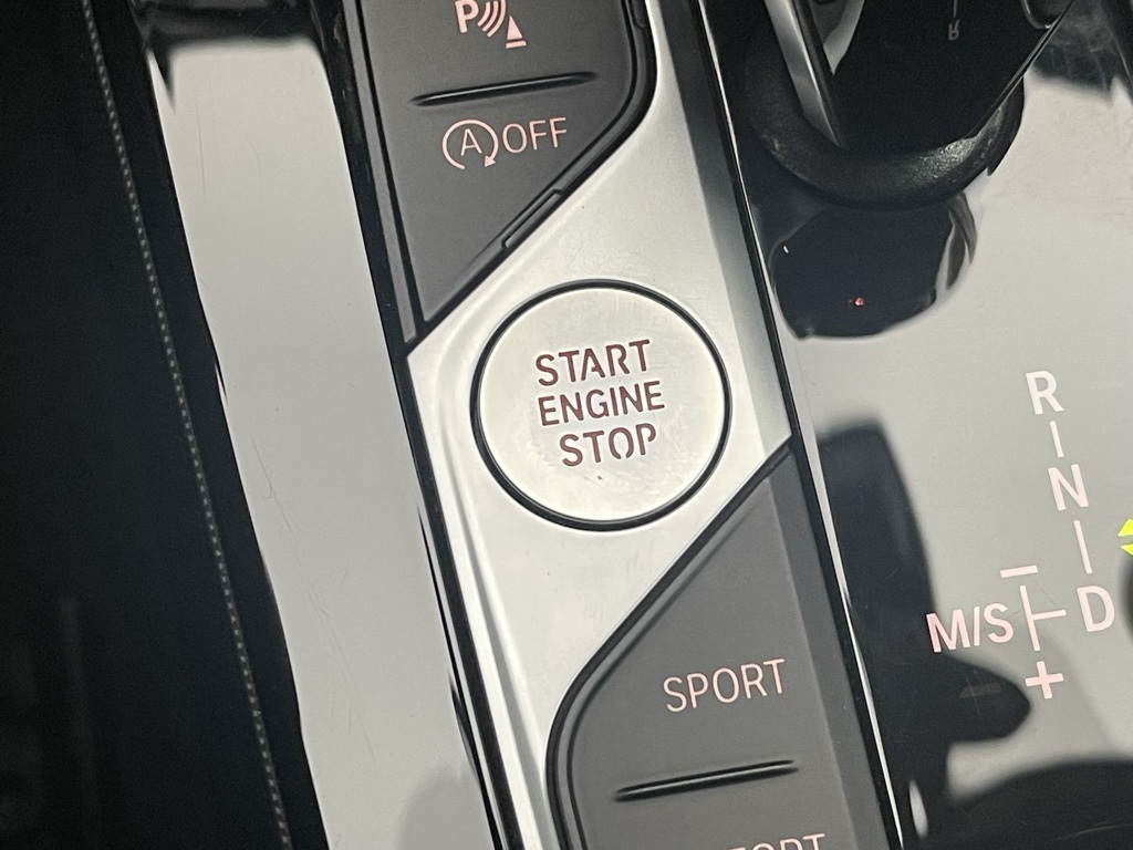 Vehicle image 25 of 33
