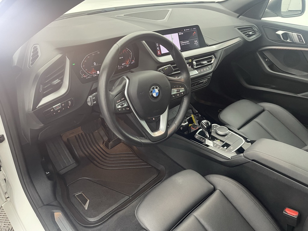 Vehicle image 16 of 33