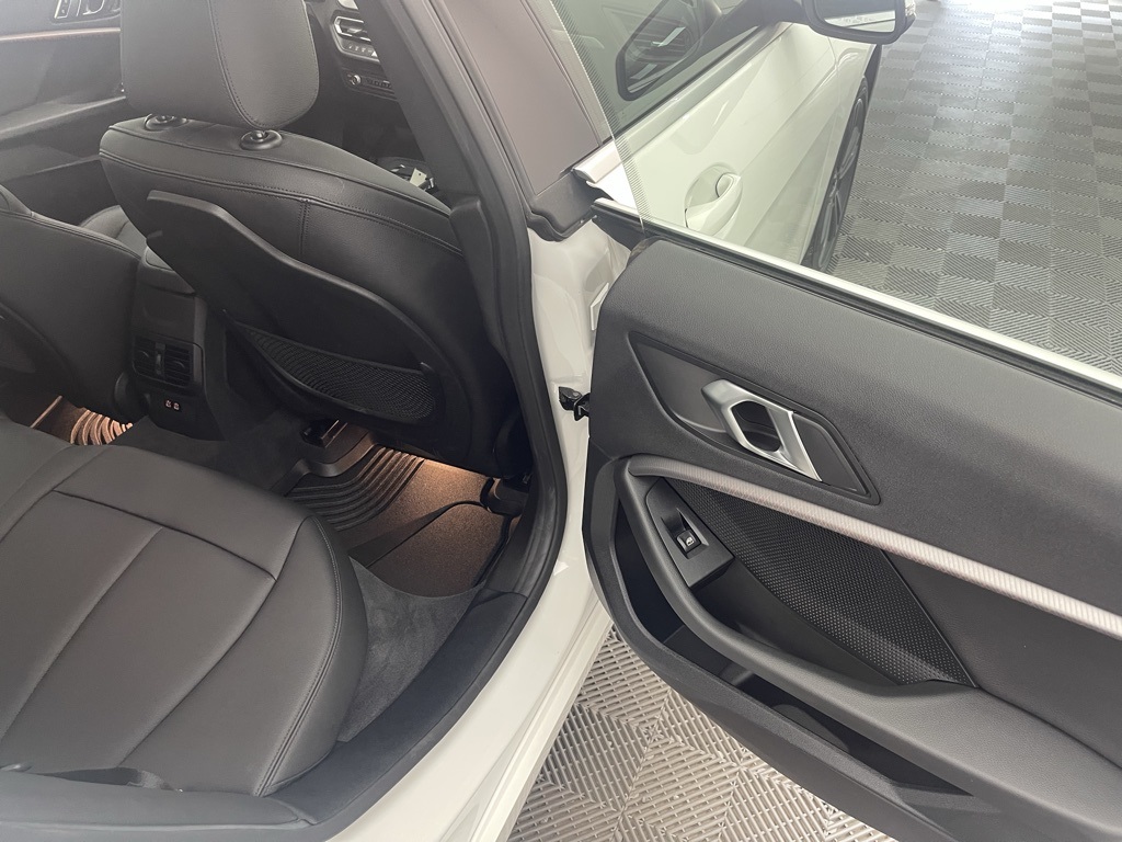 Vehicle image 15 of 33