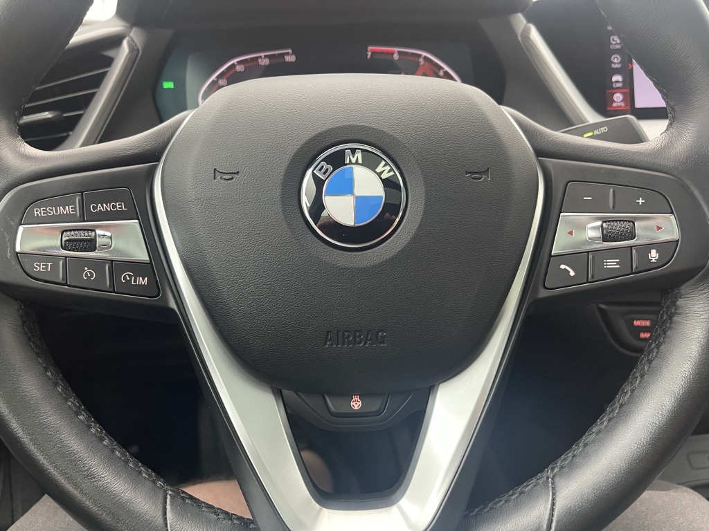 Vehicle image 19 of 33