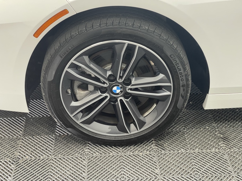 Vehicle image 8 of 33
