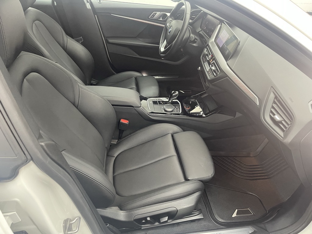 Vehicle image 13 of 33