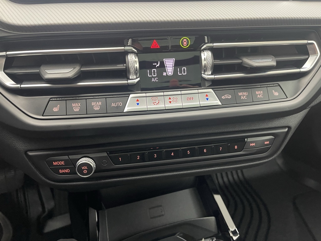 Vehicle image 27 of 33