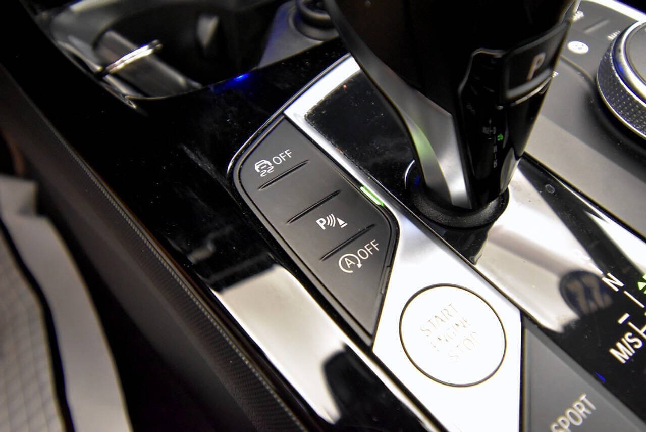 Vehicle image 26 of 34