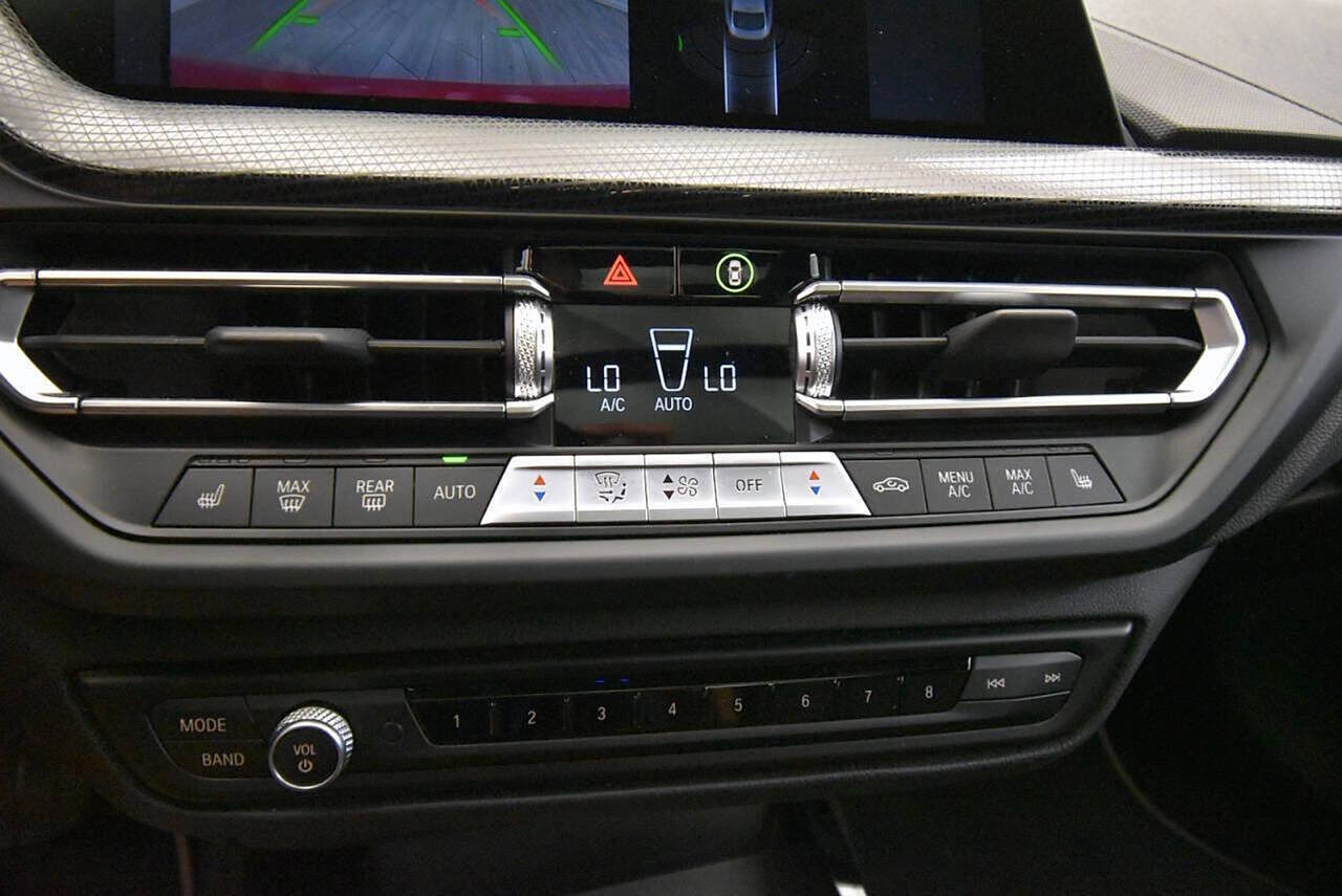 Vehicle image 24 of 34