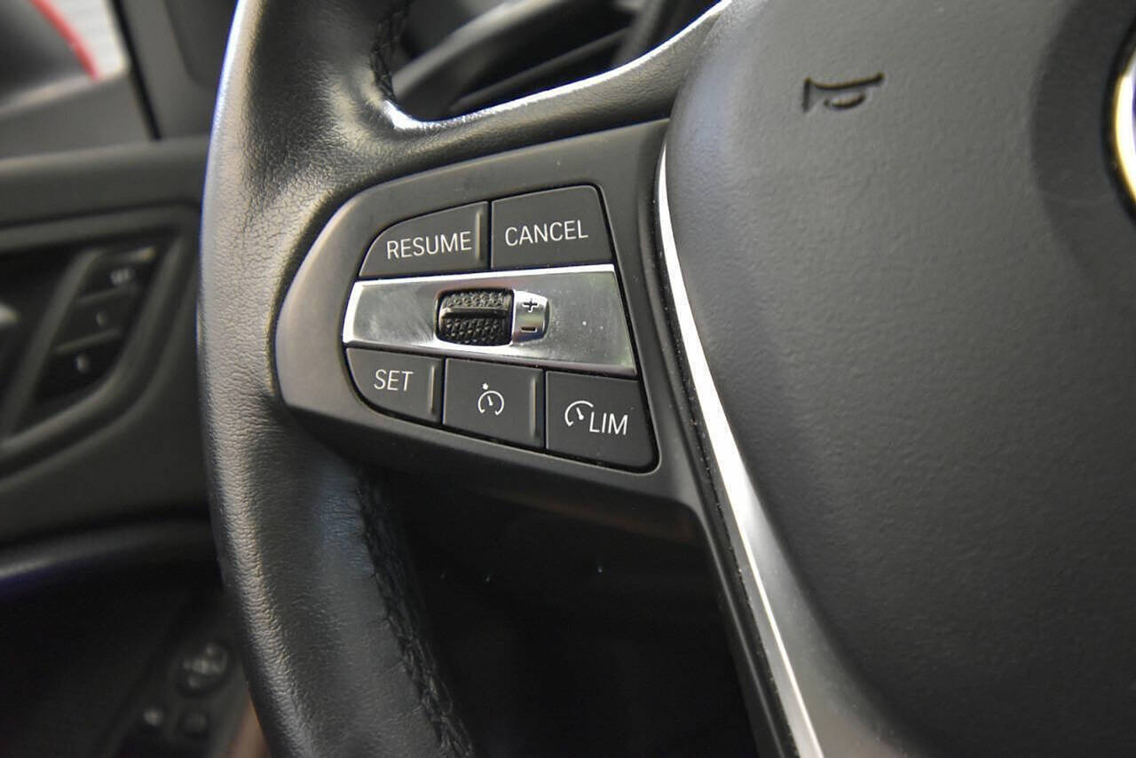 Vehicle image 18 of 34