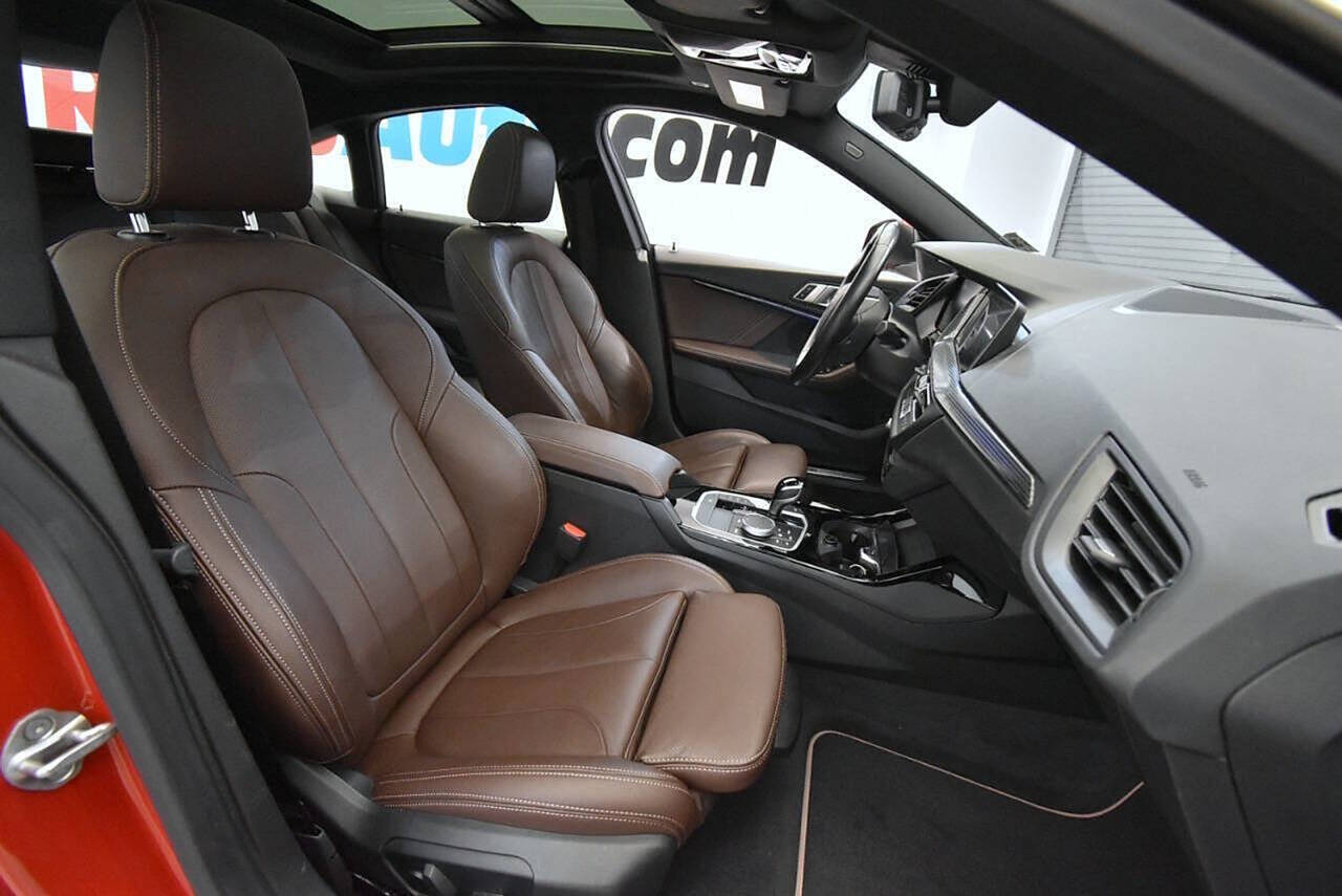 Vehicle image 11 of 34