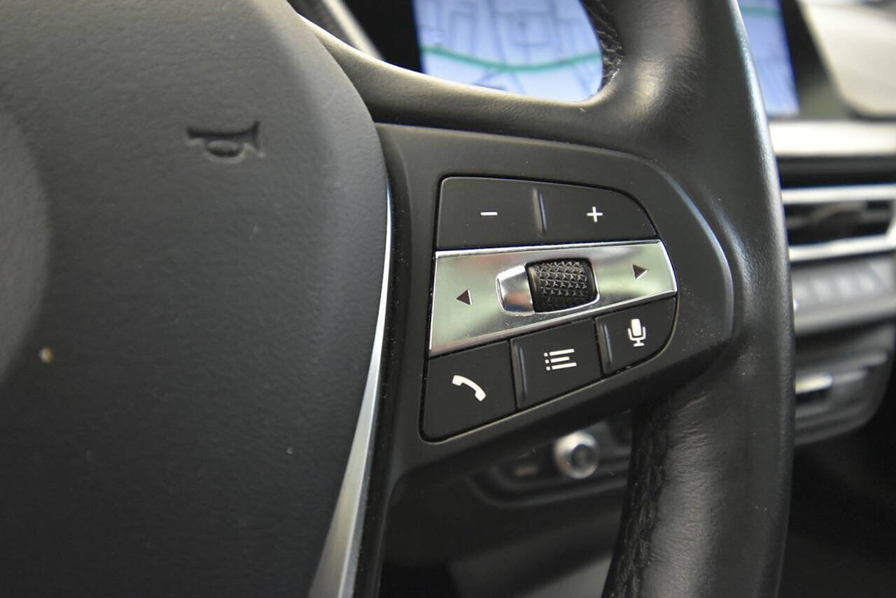 Vehicle image 19 of 34