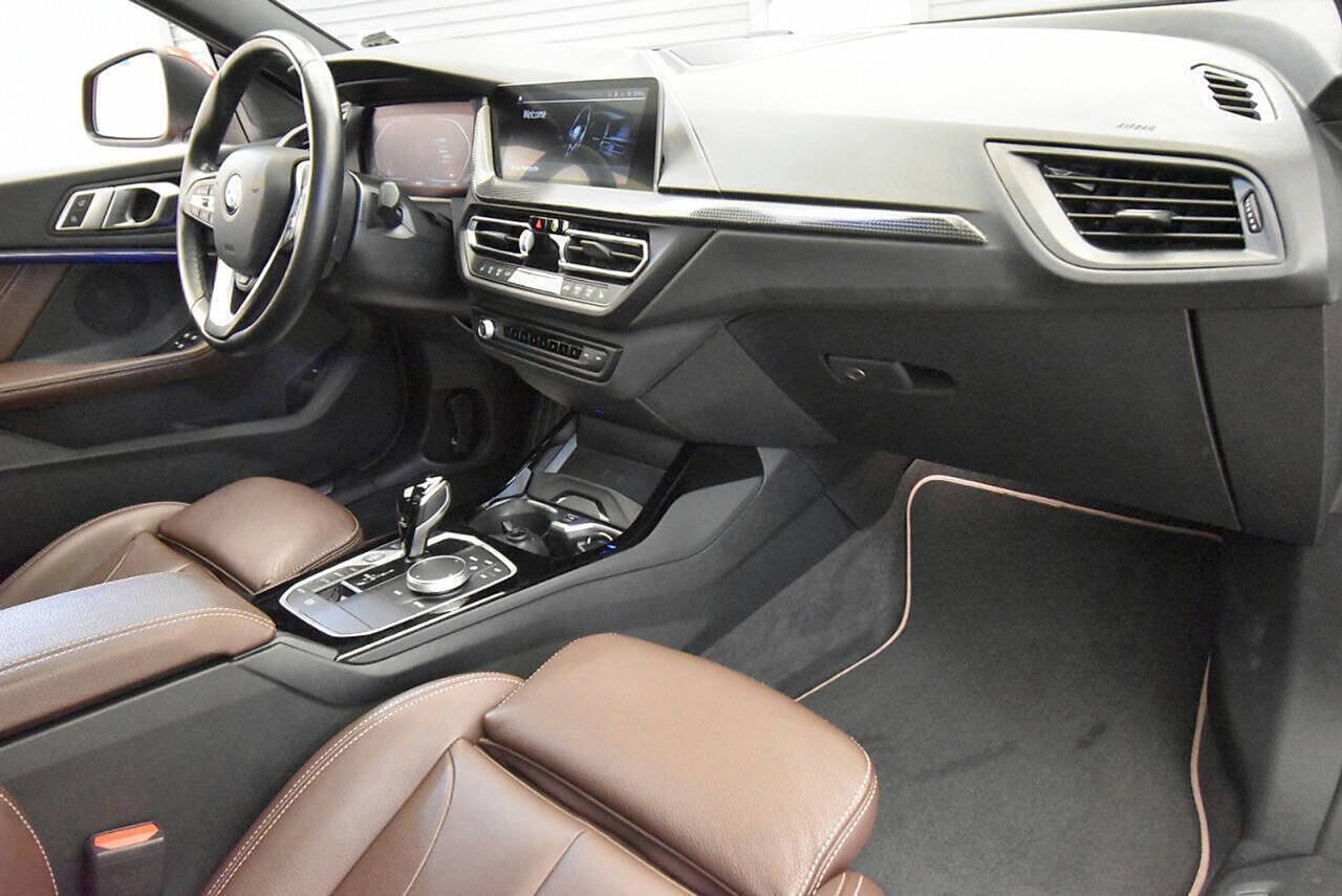 Vehicle image 10 of 34