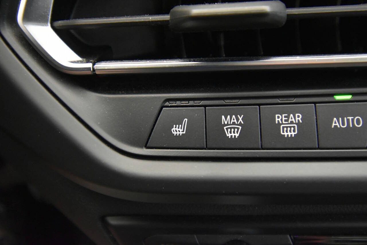 Vehicle image 23 of 34