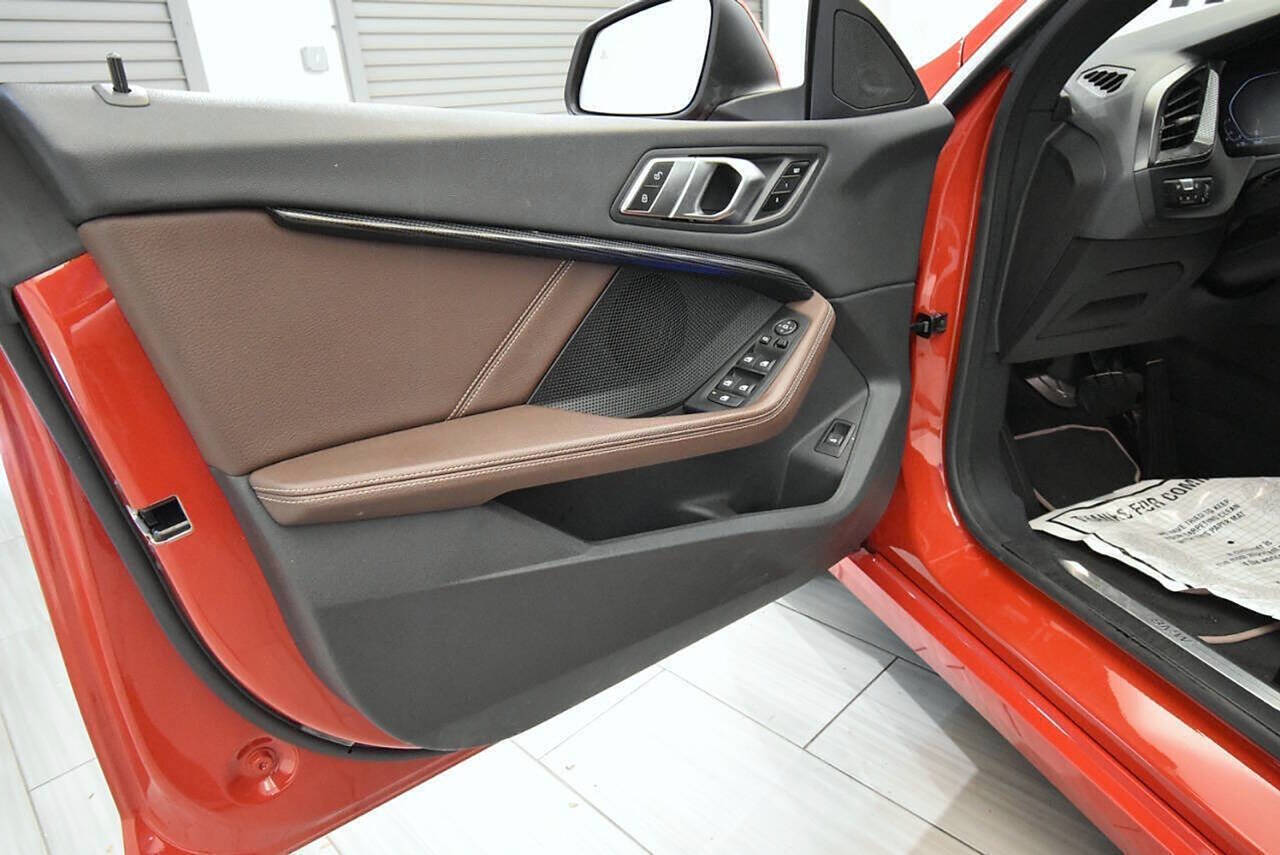 Vehicle image 7 of 34
