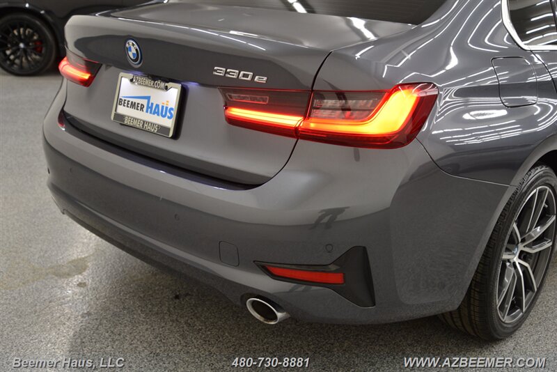 Vehicle image 10 of 49