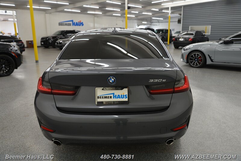 Vehicle image 11 of 49