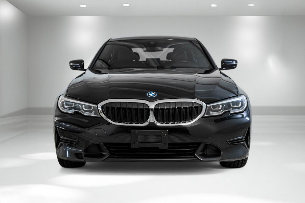 2022 BMW 3 Series 330e xDrive Image 2 of 65