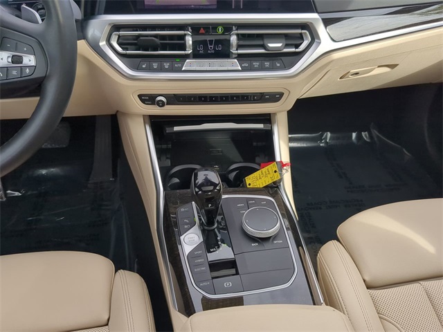 Vehicle image 20 of 33