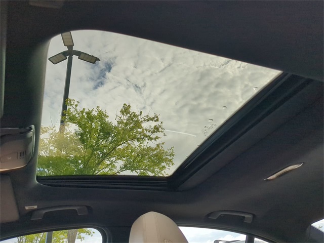 Vehicle image 29 of 33