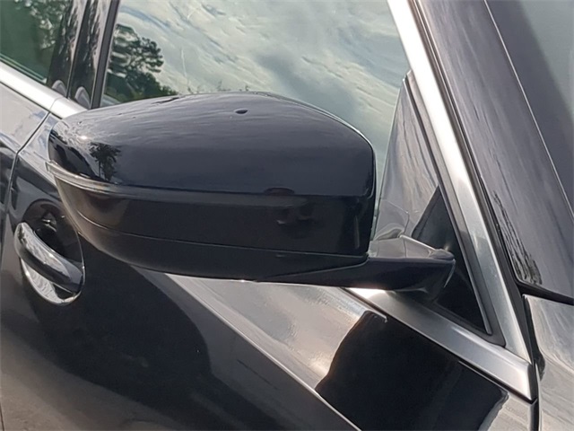 Vehicle image 14 of 33