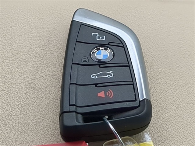Vehicle image 23 of 33